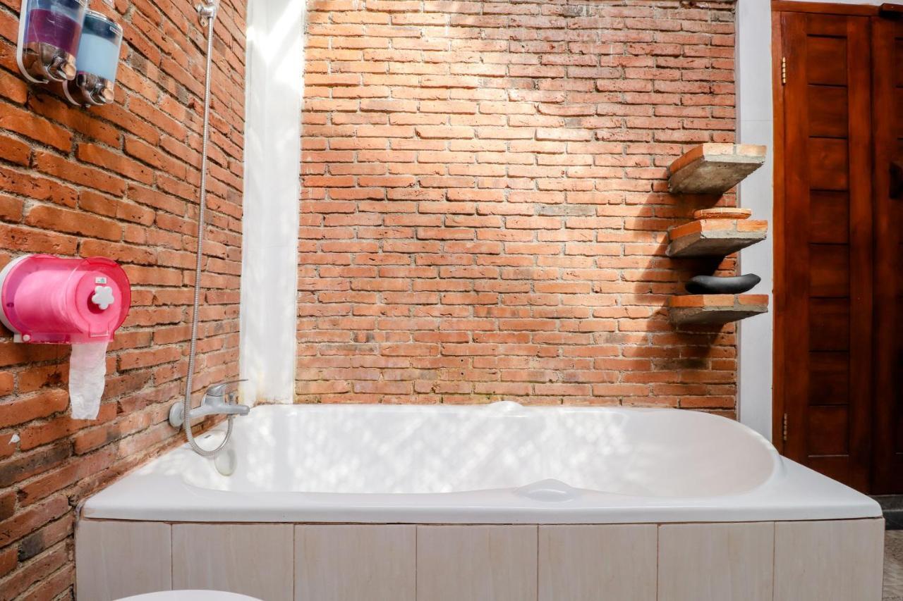 Omah Teras Bata Guesthouse Yogyakarta Luaran gambar